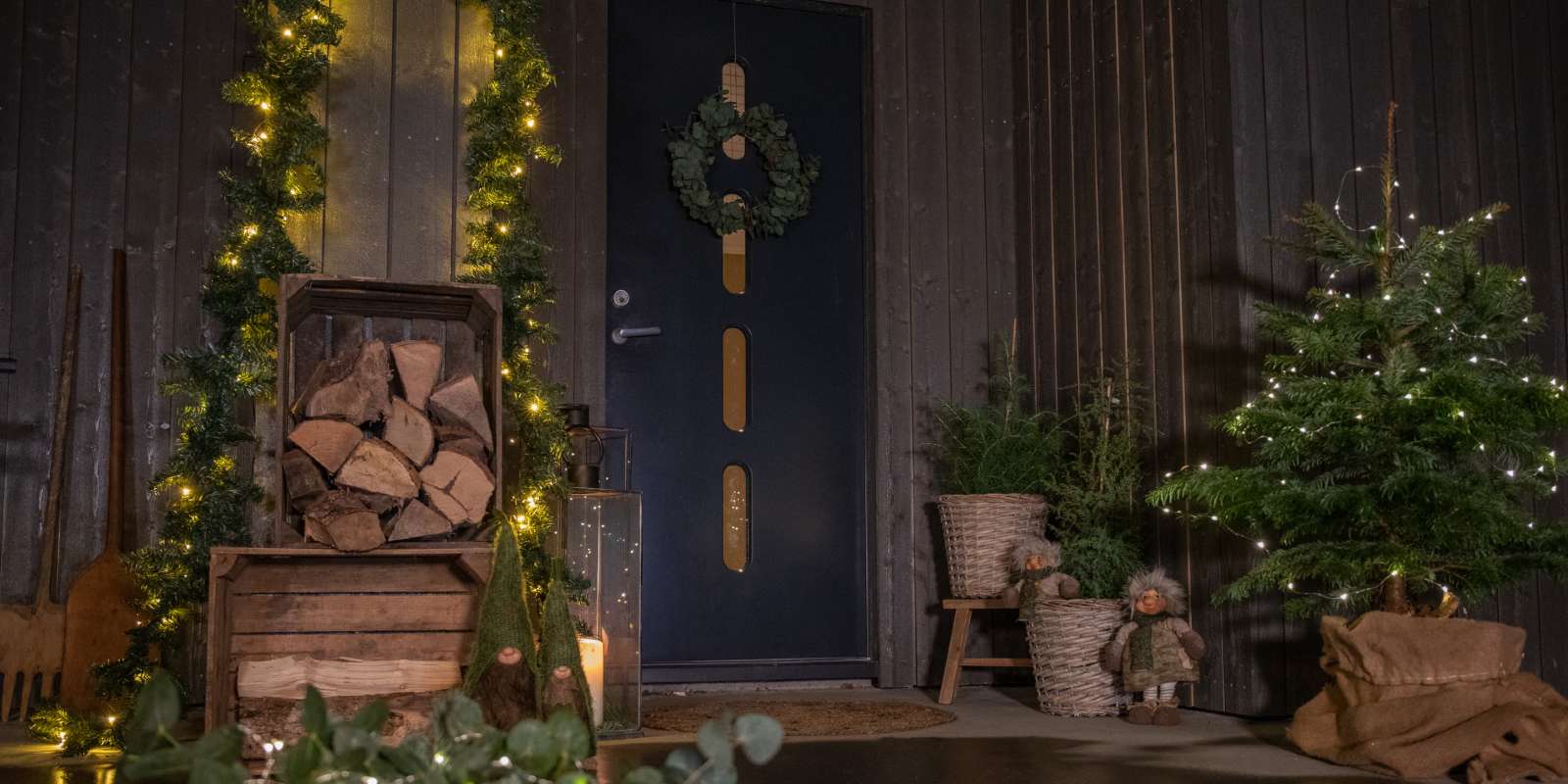 Sisekujundaja nipid, kuidas kaunistada kodu sissepääs jõuludeks