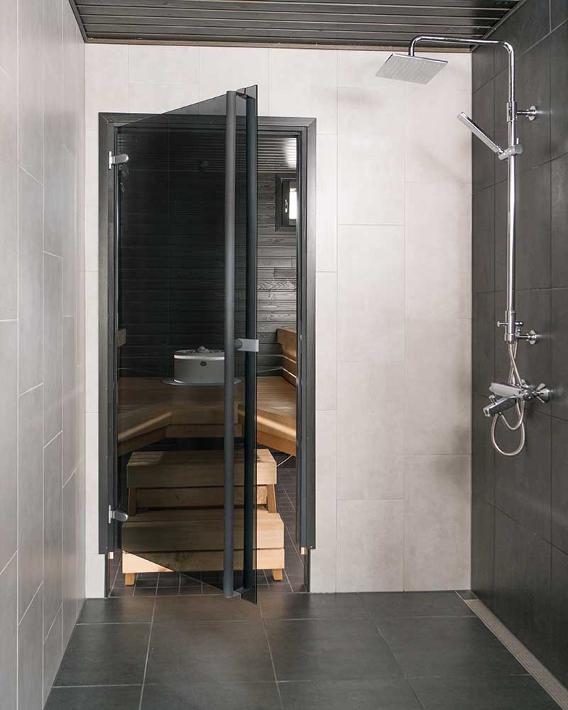 swedoor-saunauks-sauna-savu-must-vertikaalne-vannituba-w800