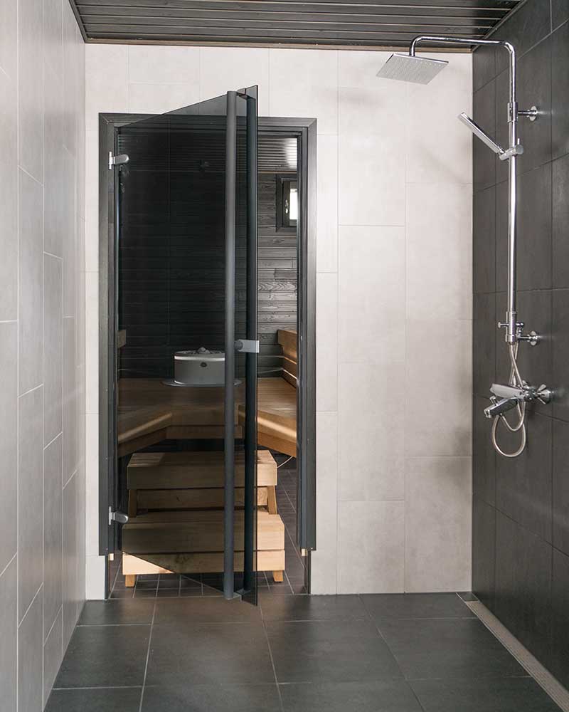 swedoor-saunauks-sauna-savu-must-vertikaalne-vannituba-w800